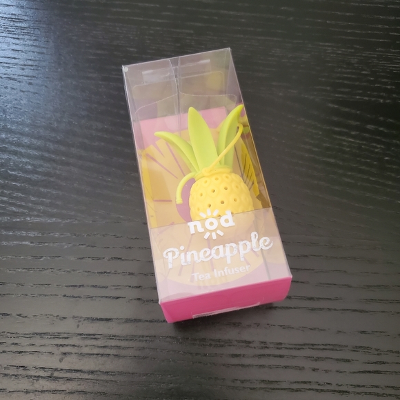 Silicone Pineapple Tea Infuser/Steeper - Picture 3 of 4